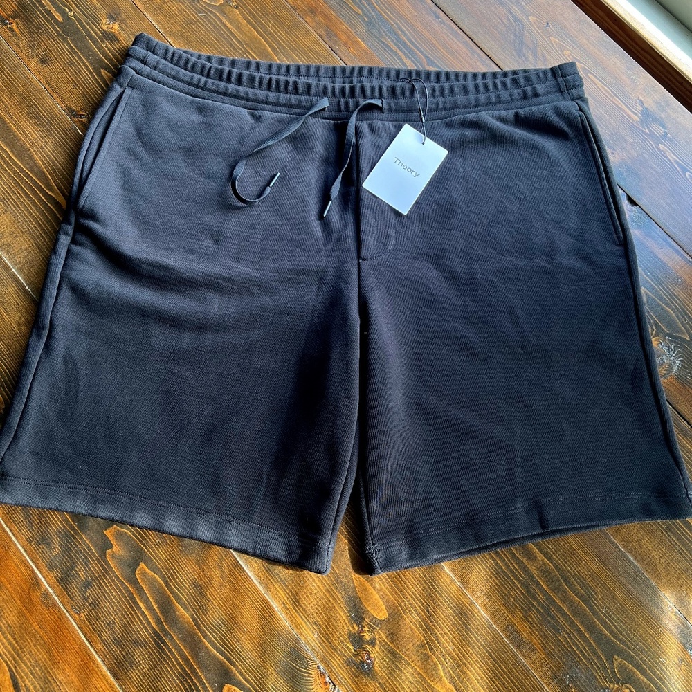 THEORY ESSENTIAL SWEATSHORT IN XXL BLACK